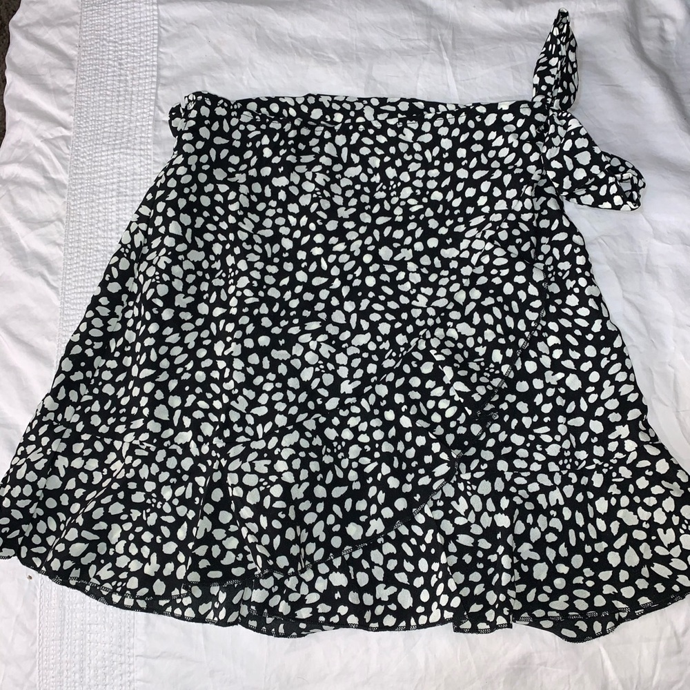 Black and White Polka dot shein skirt, small
